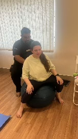 Shrashti reflects on a wonderful pregnancy experience with Aura Birthing sessions, emphasizing improved flexibility, strength, and focused breathing